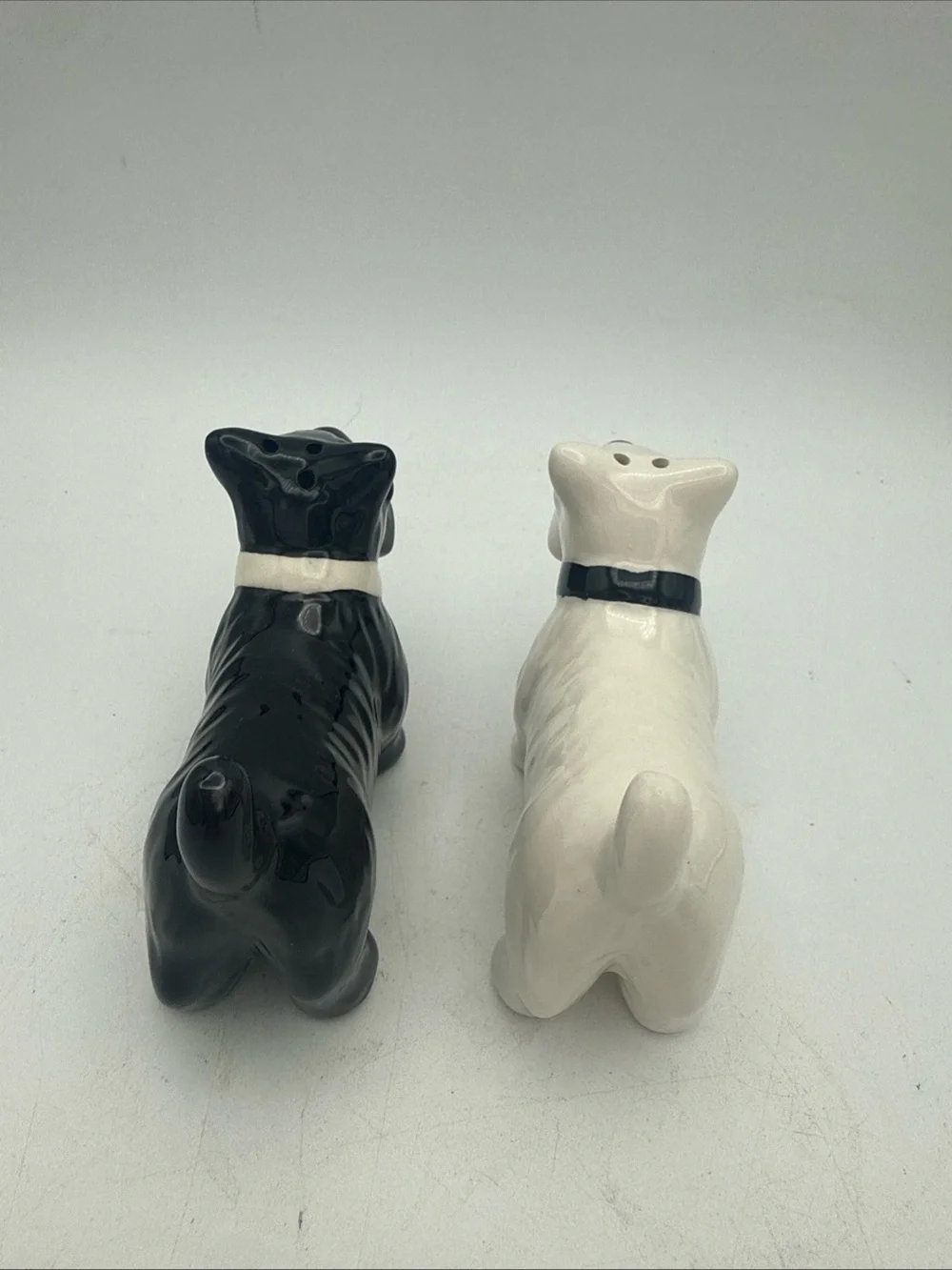 Kissing black & white Scottish Terriers Scotties ceramic Salt pepper shaker set